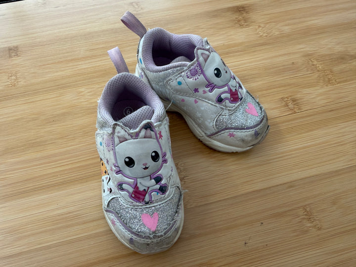 Gabby's Dollhouse Light-Up Sneakers – 6 | Silver | Play