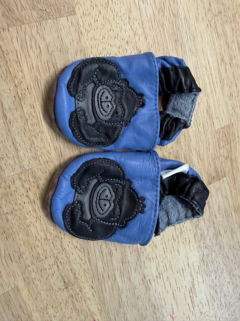 Robeez Gorilla Graphic Slippers Blue | Size 0–6M - Nest and Sprout - Consignment