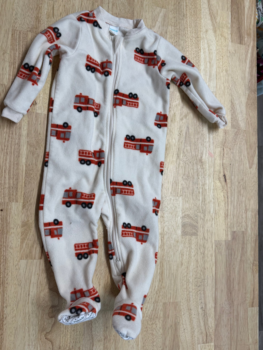 Pekkle Fleece Sleeper – 12 Months | Cream with Fire Trucks