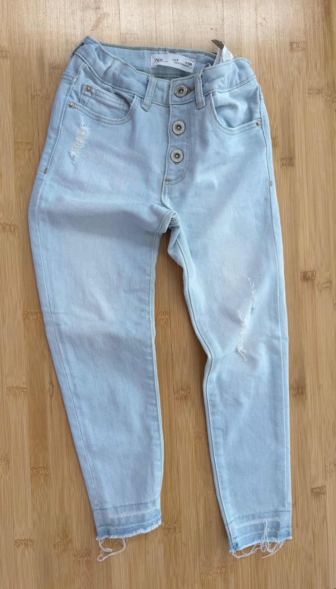 Zara Distressed Raw Edge Light Wash Button-Up Jeans – 7