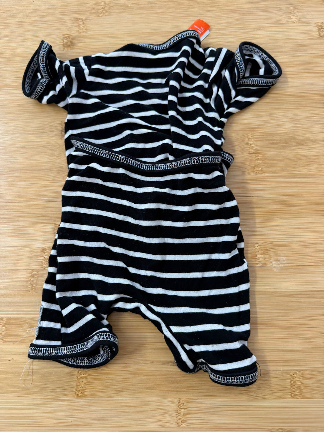 Sorad Bamboo Short Romper – 6–12M | Black & White Stripe Crosscross Front Pull-Down Back
