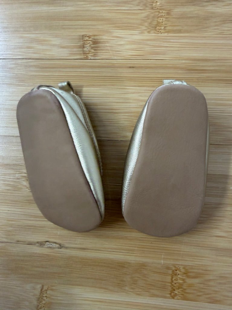 The Children's Place Gold Moccasin Slippers – 3–6M - Nest and Sprout-Consignment