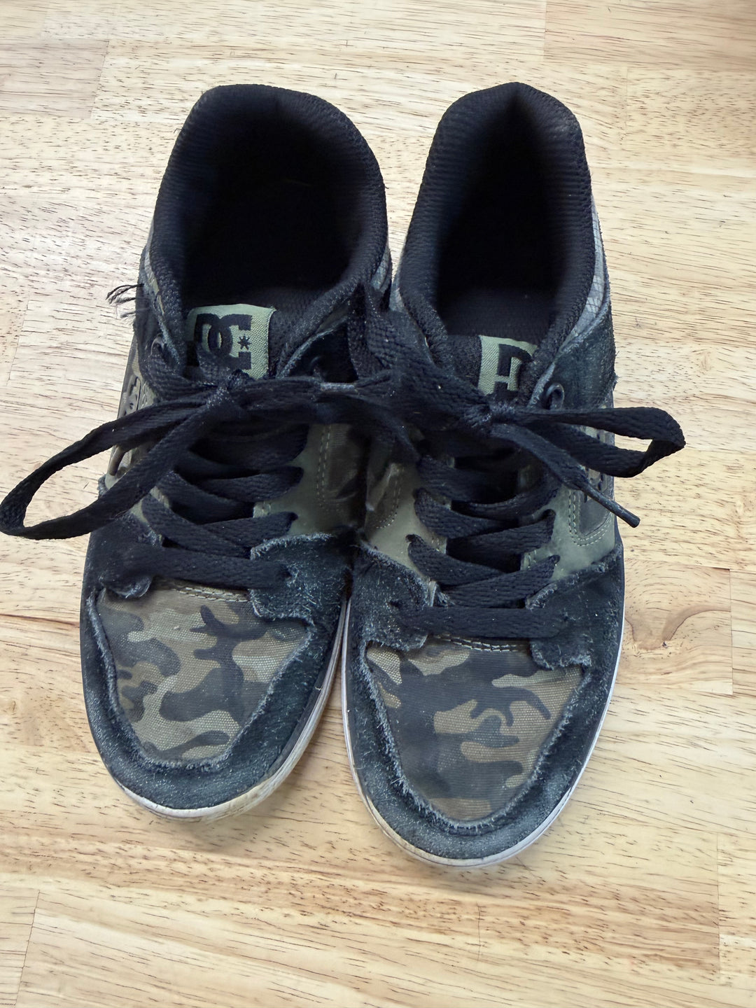 DC Camo Tie-Up Lace-Up Shoes – Junior 2.5 | Black