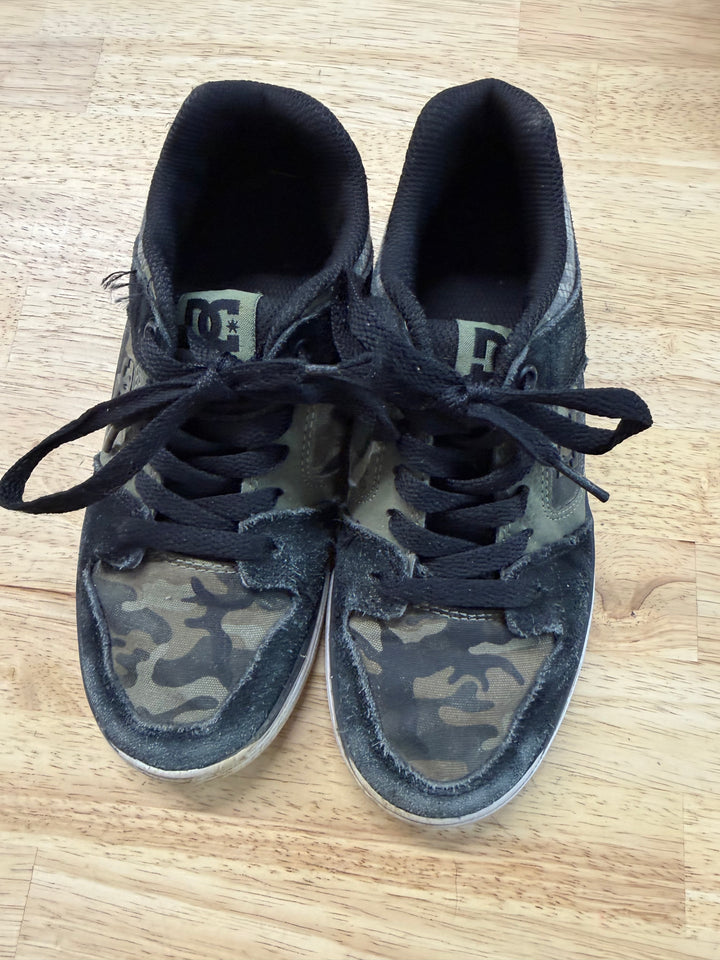 DC Camo Tie-Up Lace-Up Shoes – Junior 2.5 | Black