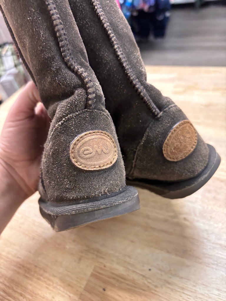 Wallaby Hi Kids Boots – Size 13