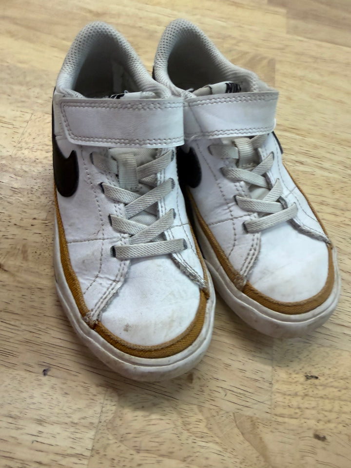 Nike White Sneaker – 11 | Play