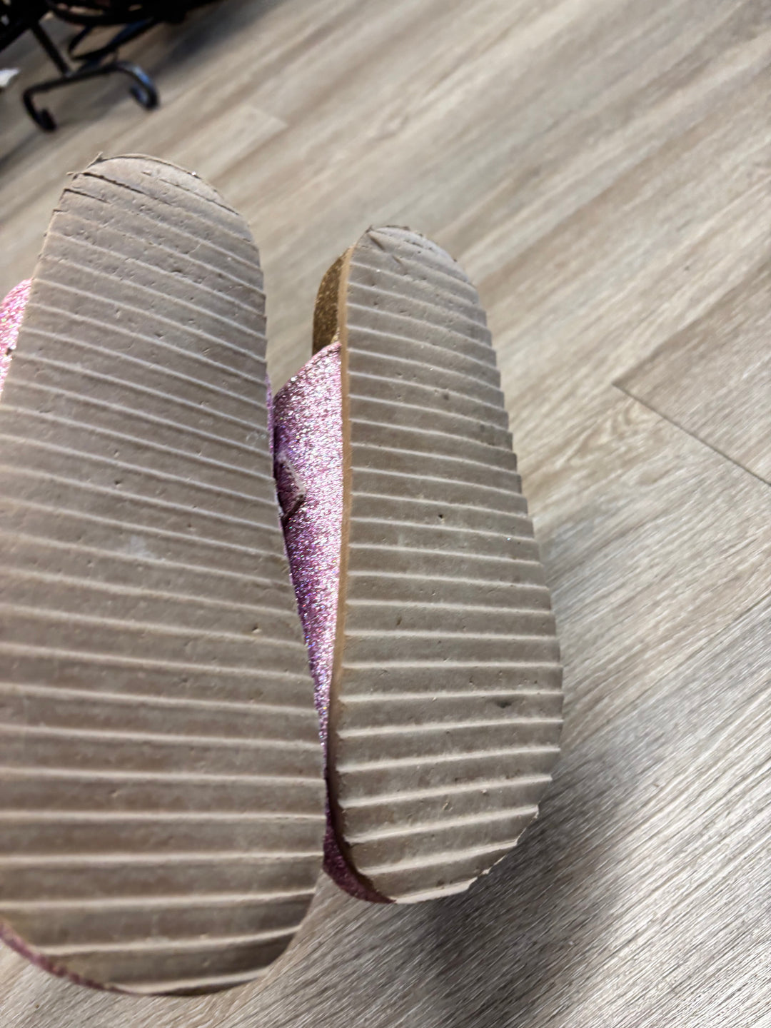 Old Navy Pink Sparkle Clogs (Light Dirt Mark) | Size Junior 1