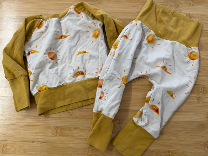 Gro by Zoe Two-Piece Set – 3–12M | Yellow Sunshine Colourblock | Play