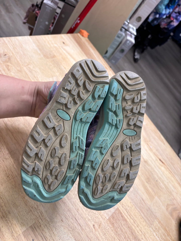 Closed-Toe Sandals – Size 2 Youth