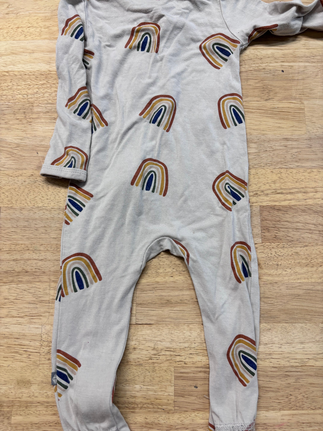 Kyte Baby 6–12M Footed Sleeper – Beige Rainbow