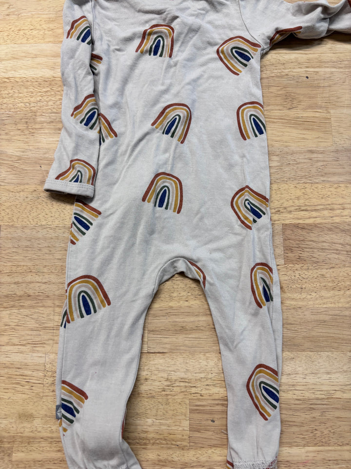 Kyte Baby 6–12M Footed Sleeper – Beige Rainbow
