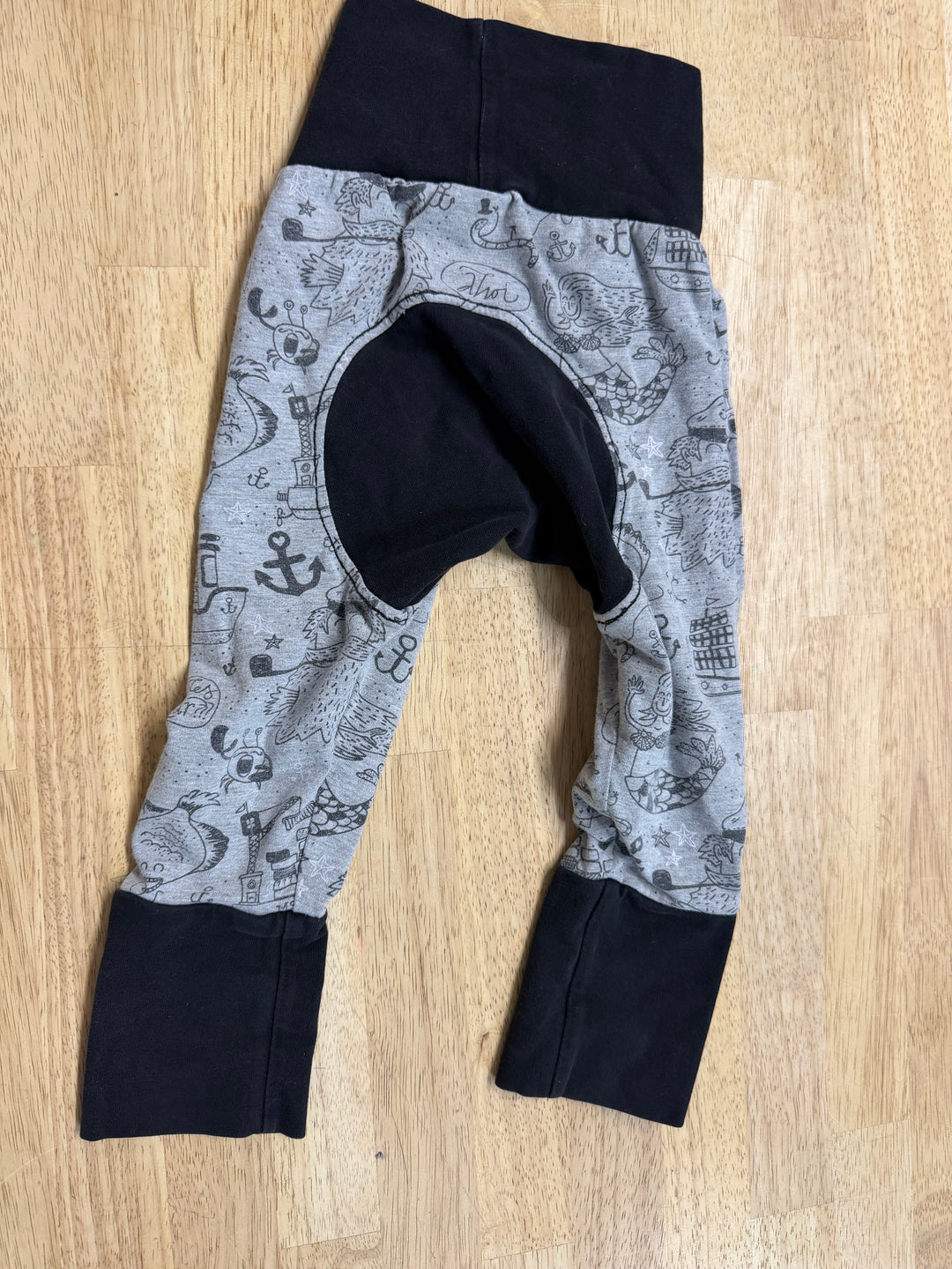 Grow With Me Pants – 3-12 mLight Grey | Black Print