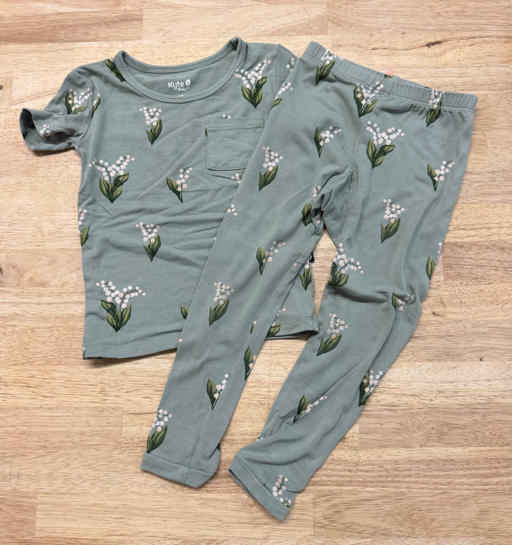 Kyte Baby Two Piece PJ Set – 2T | Green Snowbell Print