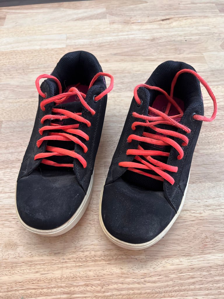 Skateshop Sneakers – Youth 5 Black & Orange - Nest and Sprout - Consignment