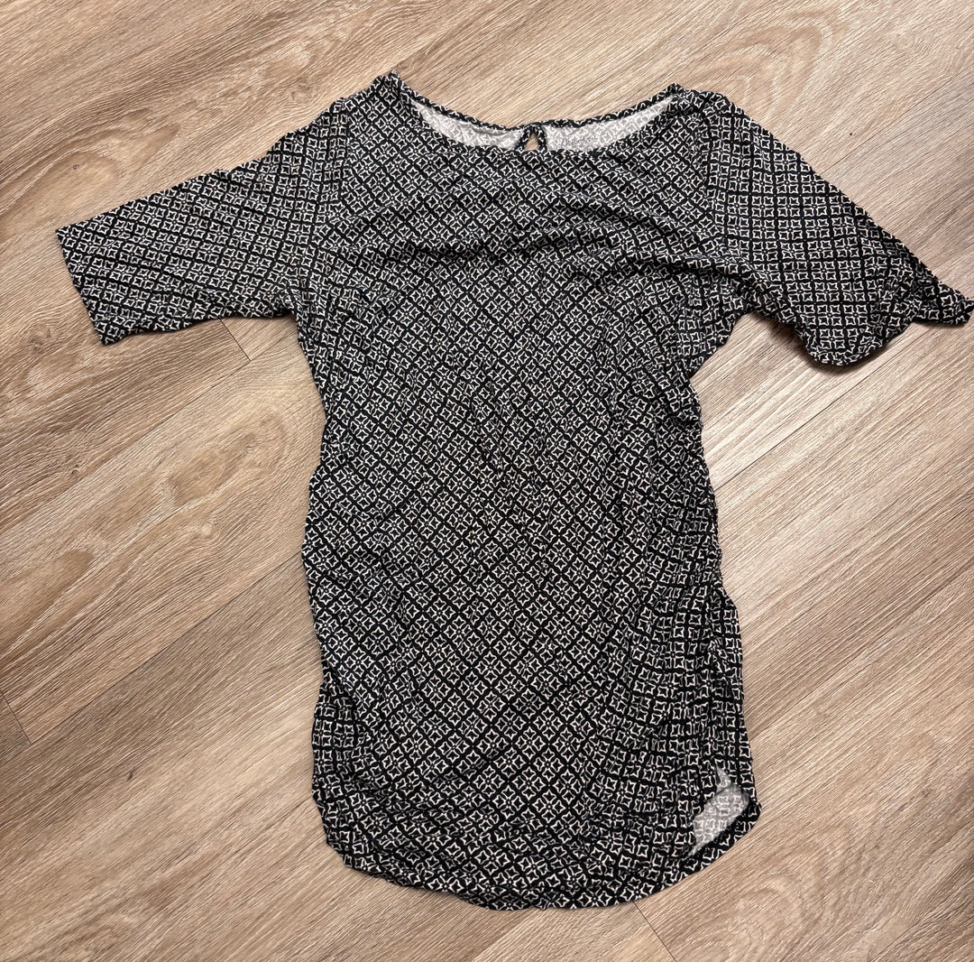 Motherhood Maternity T-Shirt – Size M (Black/White Geometric)
