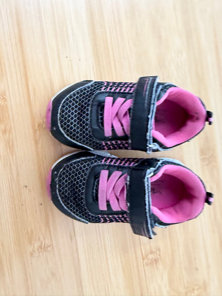 Athletic Works Sneakers – 6 | Black & Pink | Play