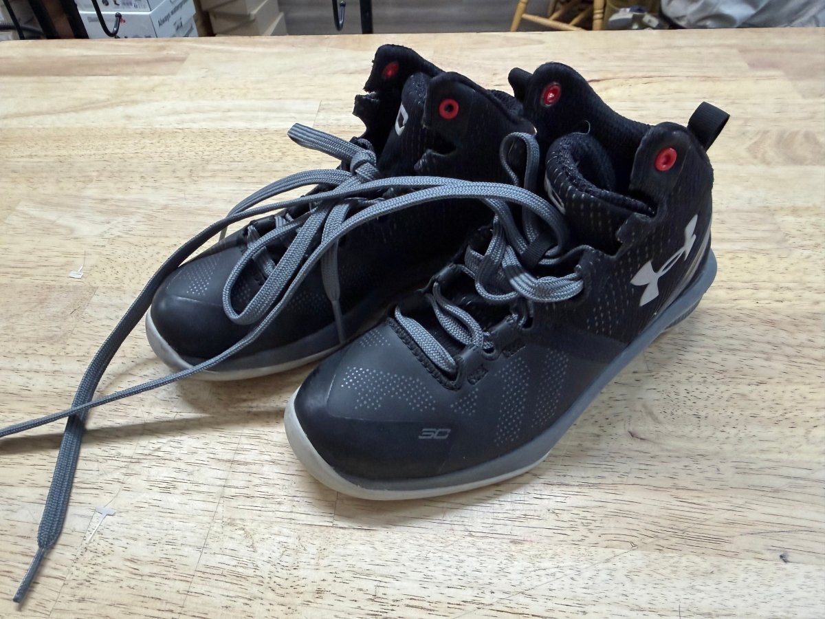 Under Armour Lace Up Sneakers – 13 | Black - Nest and Sprout-Consignment