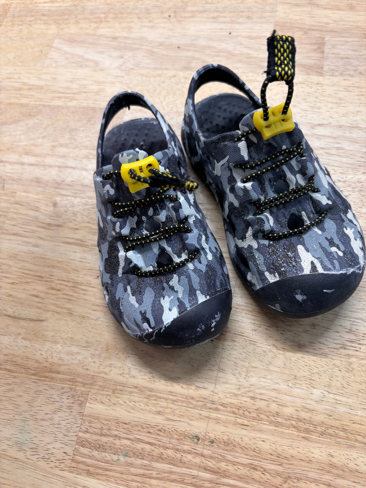 Slip-On Camo Shoes Size 7/8