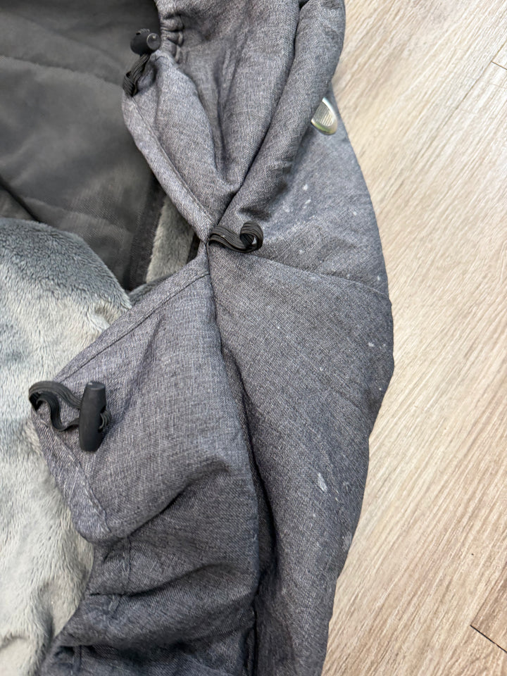 Ivy Wind Carseat Cover – One Size | Mesh Adjustable Opening Excellent