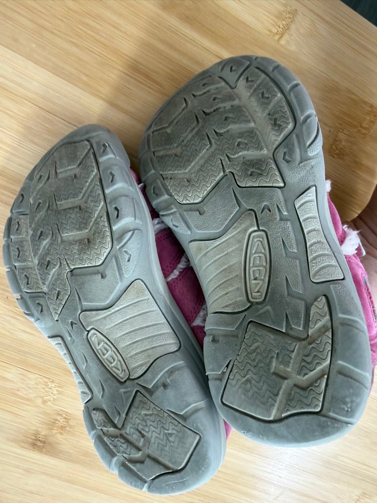 Keen Shoe – 2 | Pink Elastic Lace Faux Fur | Play - Nest and Sprout-Consignment