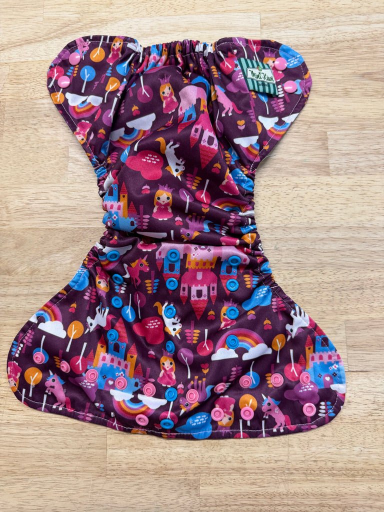Mini Kiwi Pocket Diaper – One Size | Fairy & Princess Print - Nest and Sprout - Consignment
