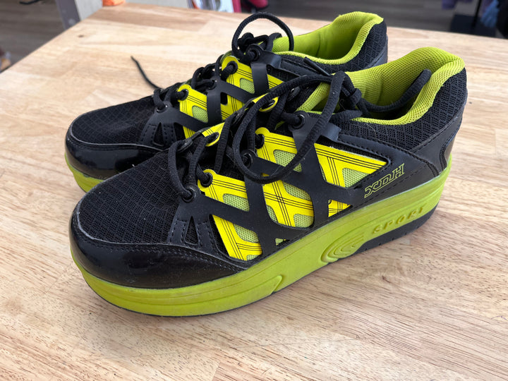 XDH Shoes – Size 40 Black & Green Wheel Style