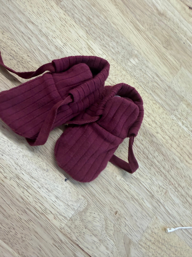 Ribbed Tie-On Booties – 12–18M (EU 21)