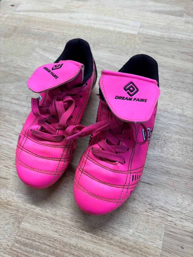 Dream Pairs Pink Soccer Cleats | Size 13 - Nest and Sprout - Consignment
