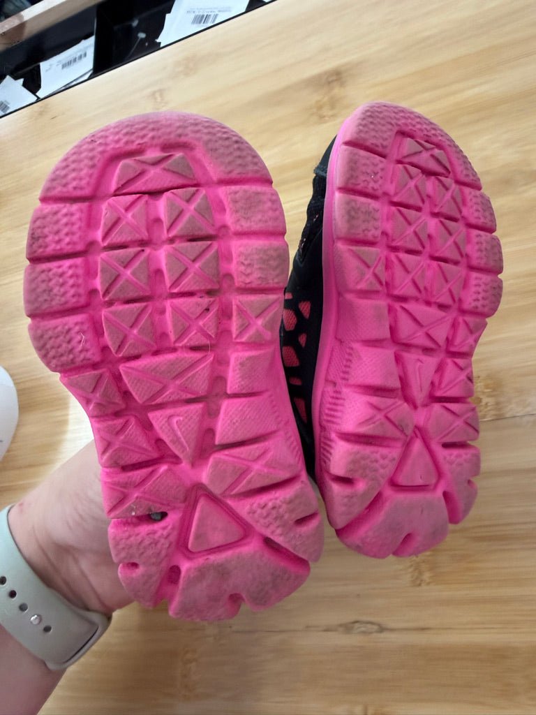 Nike Flex Supreme TR4 Runners – 5 | Hot Pink & Black - Nest and Sprout-Consignment