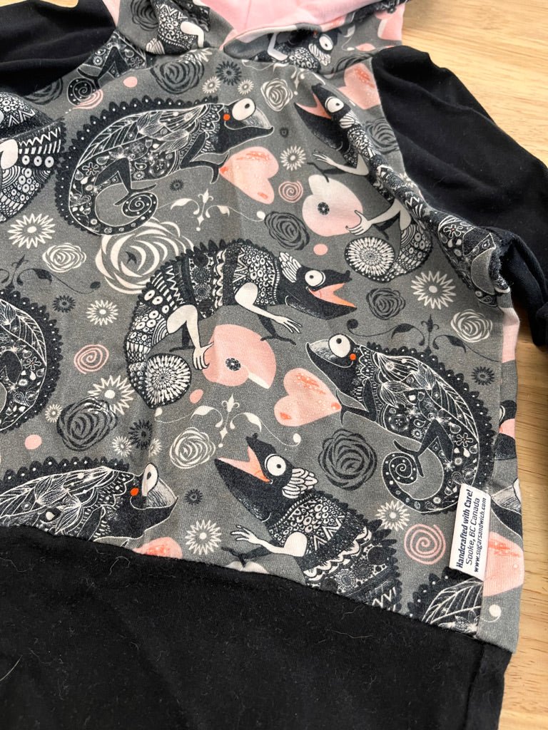 Sugar Sandwich Sweatshirt with Black and White Iguana Print - Nest and Sprout - Consignment