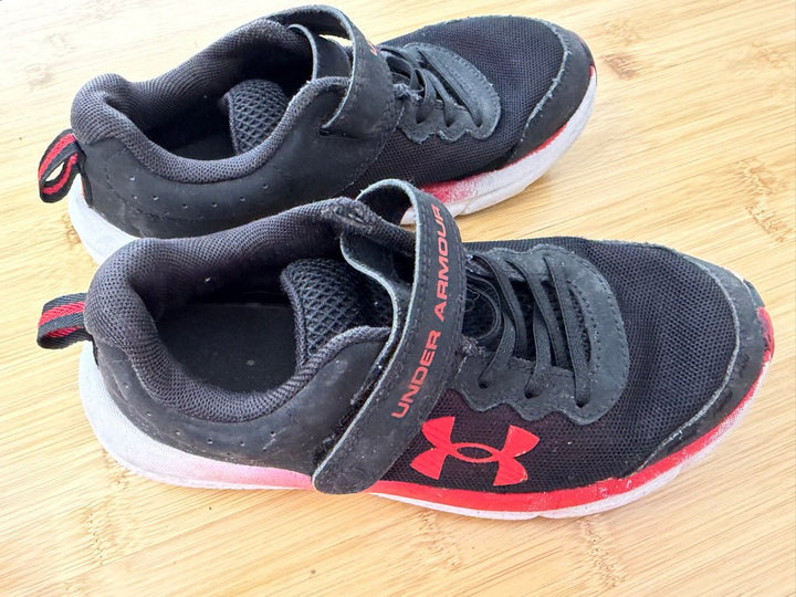 Under Armour Velcro Sneakers – Youth 3 | Black | Play - Nest and Sprout-Consignment