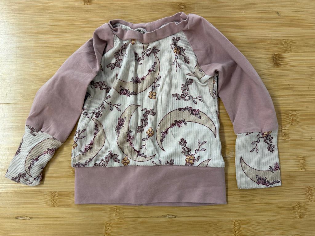 Grow By Zoe Long Sleeve Shirt – 3-12 Months | Ribbed Moon Print with Dusty Pink Sleeve