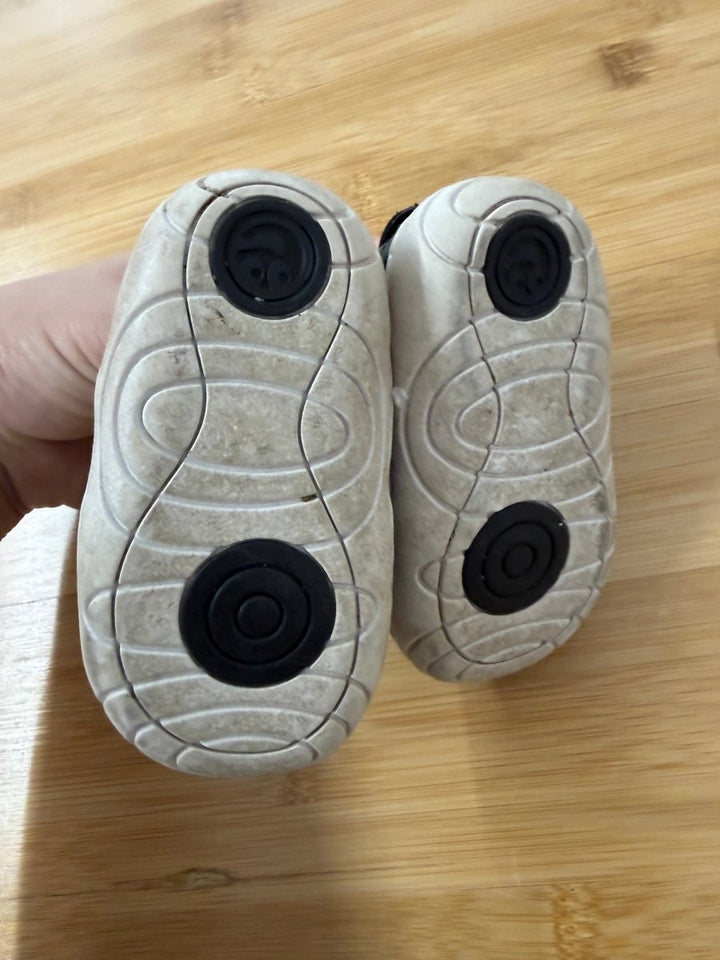 Surprize by Stride Rite Early Walker Sneaker – 3 | Black Soft Style - Nest and Sprout-Consignment