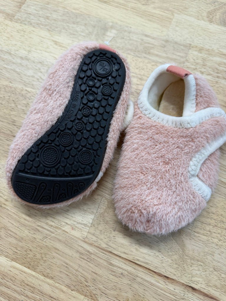 Slippers – Size 25/26 | Pink Velcro - Nest and Sprout - Consignment