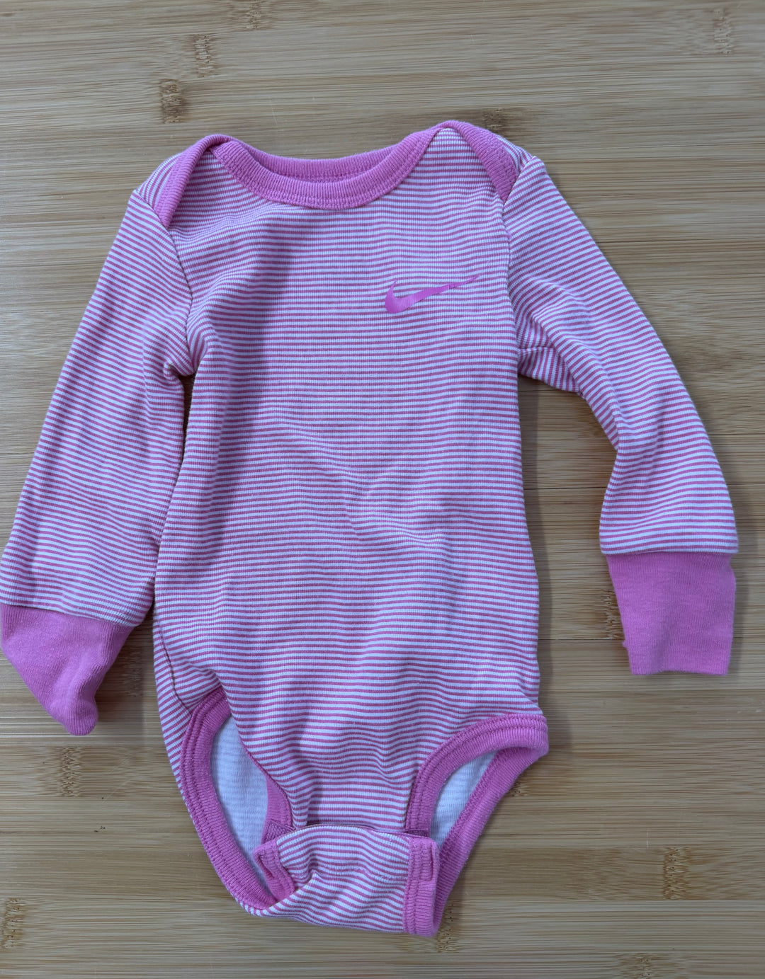 Nike Long Sleeve Bodysuit – 9M | Pink Stripe