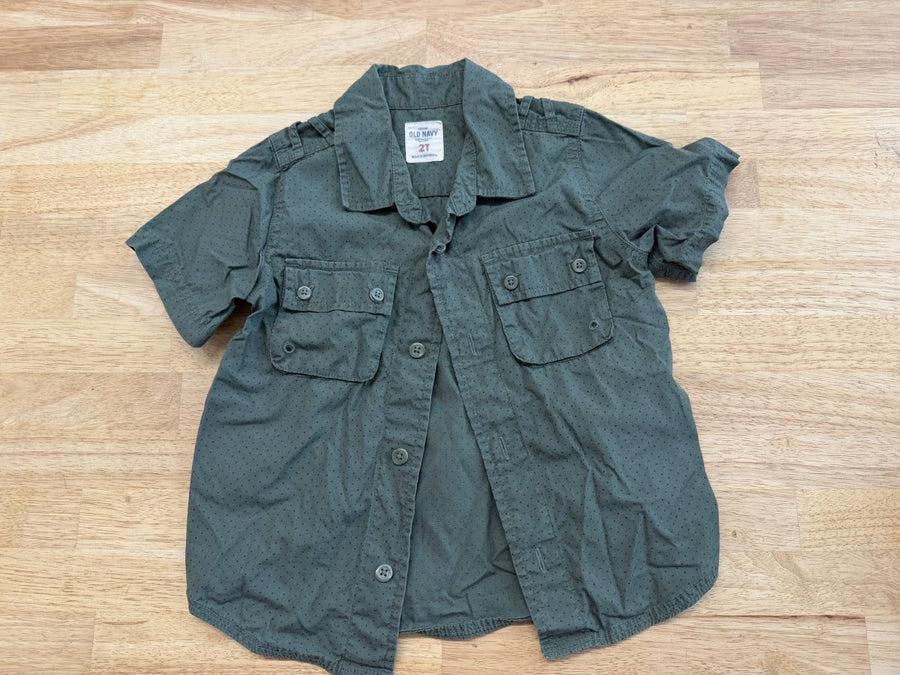 Old Navy Shirt – 2T | Army Green Polka Dot - Nest and Sprout - Consignment