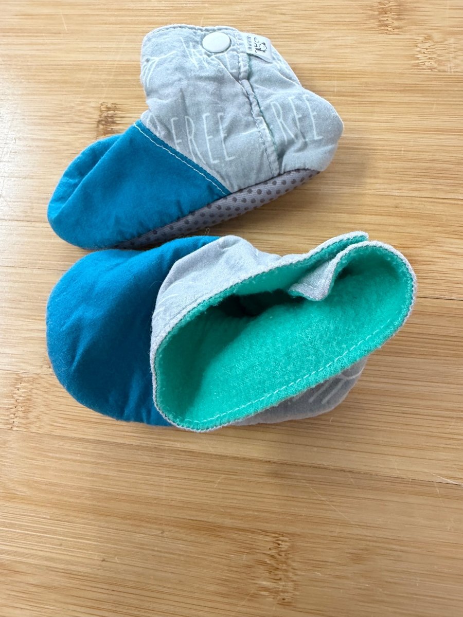 Bulldog Wrinkle Booties – 13cm | Blue and Grey | Lightly Fleece Lined - Nest and Sprout-Consignment