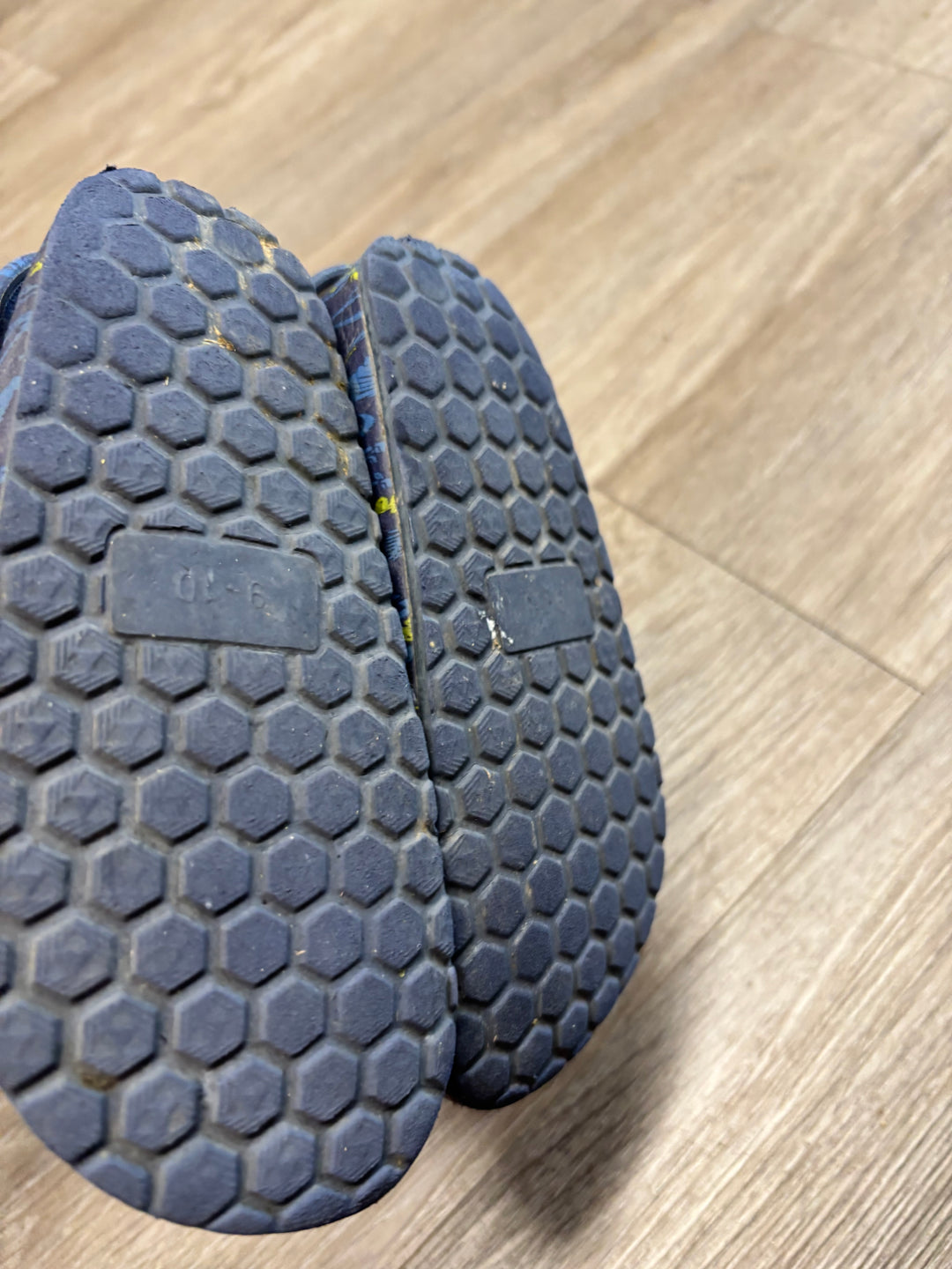 Dinosaur Strap Sandals | Size 9/10