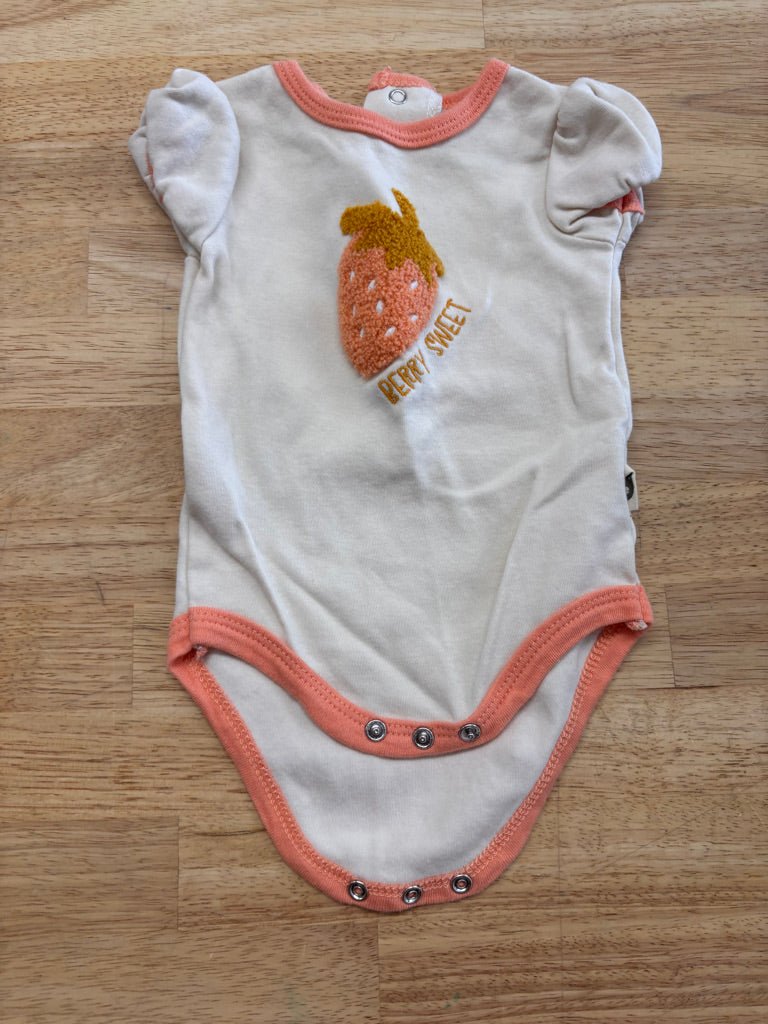 Rabbit + Bear Strawberry Bodysuit – 0 - 3M - Nest and Sprout - Consignment