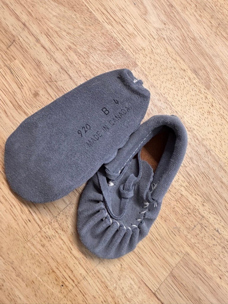 Moccasins – Size B4 (Made in Canada) - Nest and Sprout - Consignment
