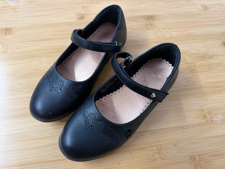 Kelly & Katie Black Mary Janes – Youth 3 | Light Scuff