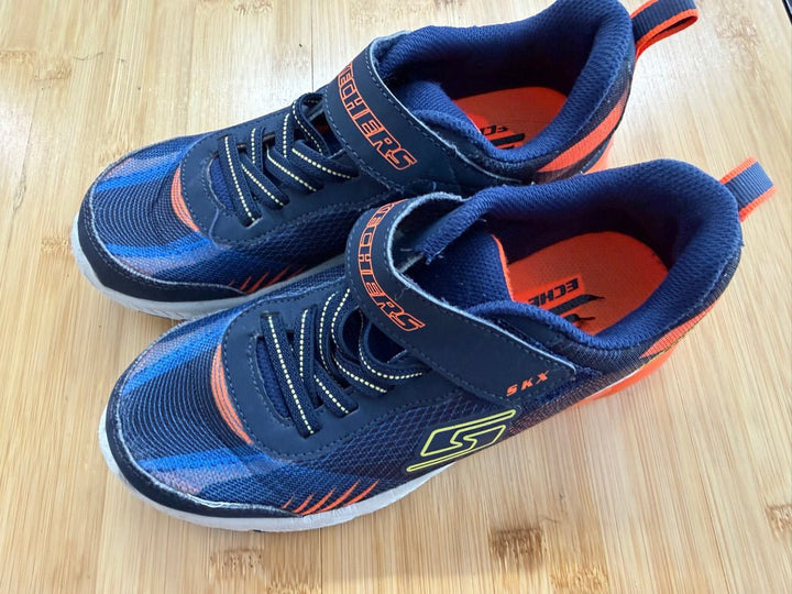 Skechers Runners – Youth 4 | Orange & Navy - Nest and Sprout-Consignment