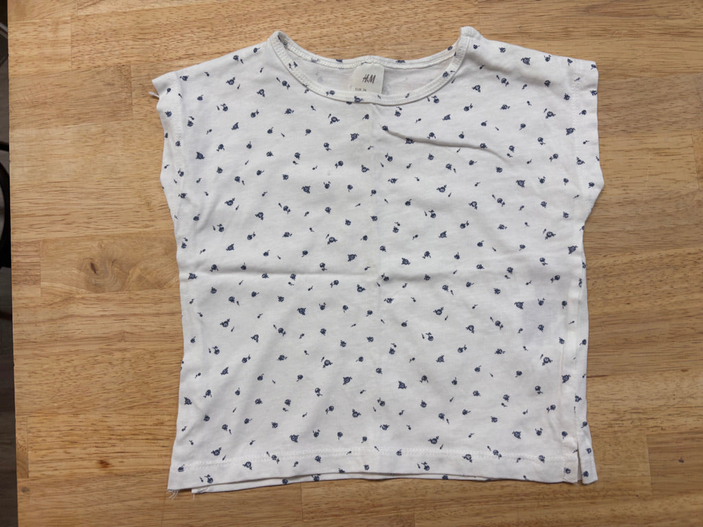 H&M Top – Size 6-9M White with Blue Flowers