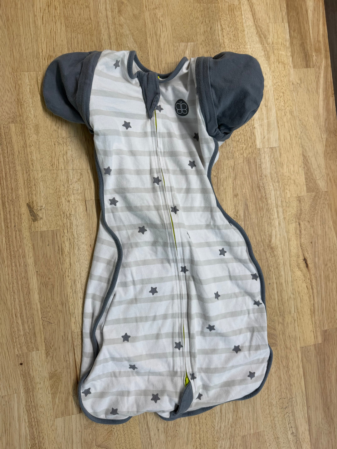 Bbluv Arms-Up Sleep Sack – M (13–18.5 lbs) | Grey & White Removable Arms