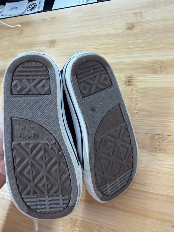 Converse Lace-Up Shoes – 9