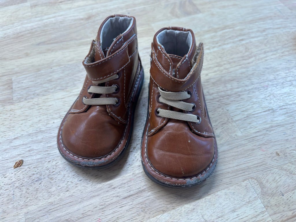 Wee Squeak Velcro Shoes – Chestnut | Size 5 - Nest and Sprout - Consignment