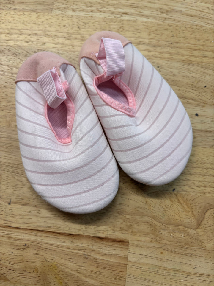 Robeez Water Shoes – Size 6 Dusty Pink
