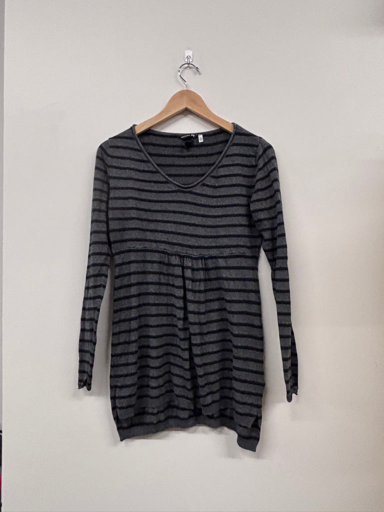 H&M Maternity Top - Medium (Striped)