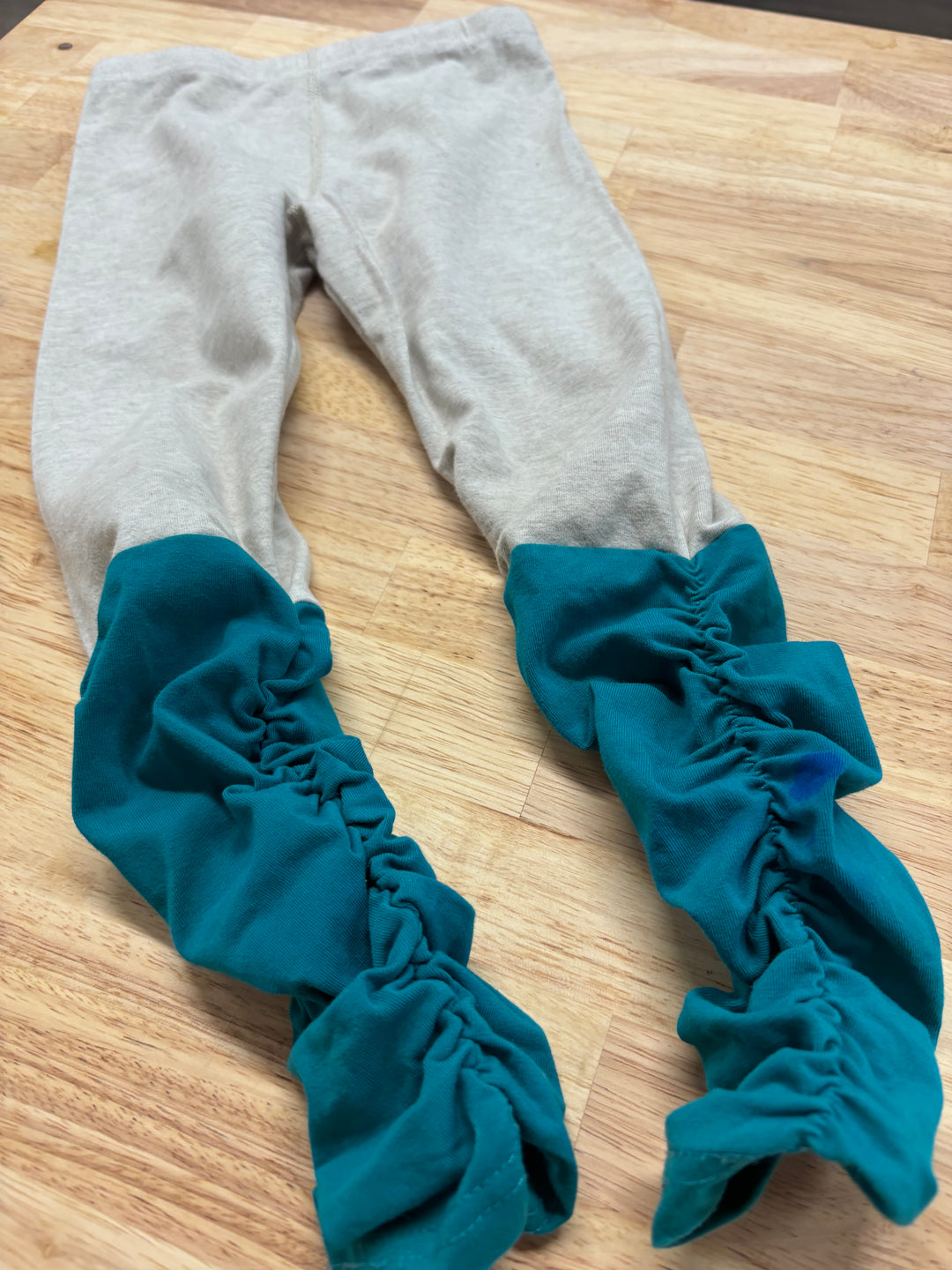 Peekaboo Beans Spirit Leggings (Size 4, Oatmeal and Teal PLAY)