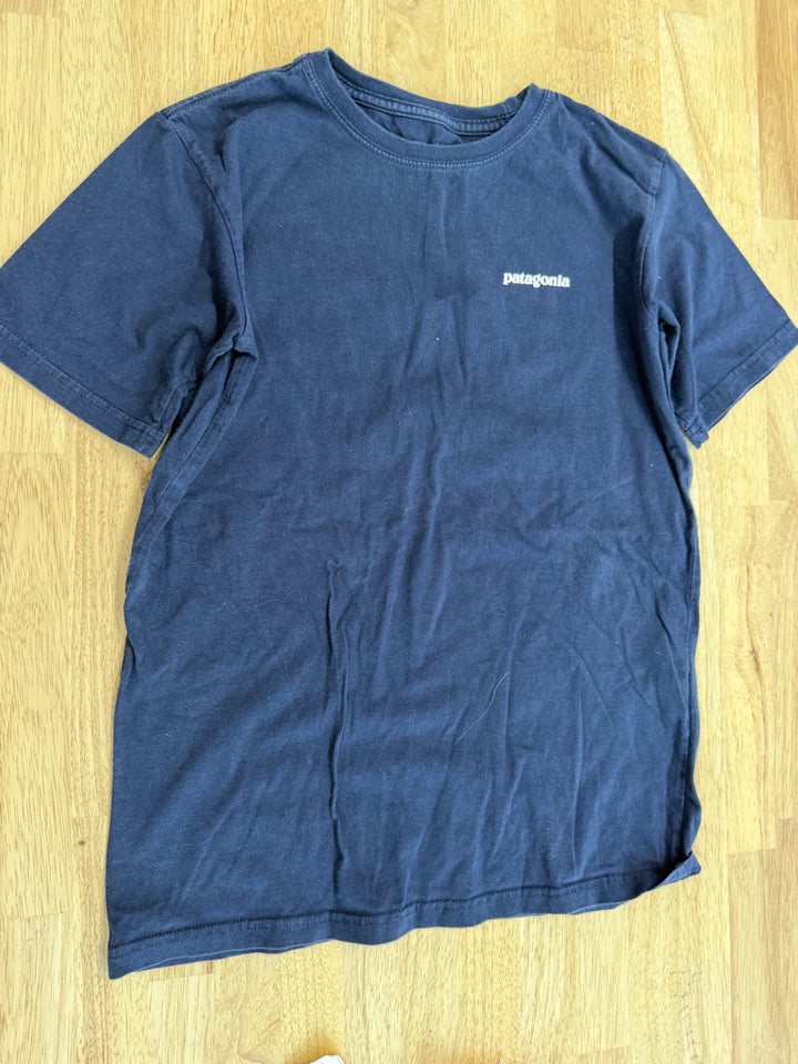 Patagonia Regenerative Organic T-Shirt – L (12Y) | Blue ROC Pilot Cotton